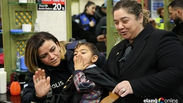 Depremzede çocuklara polisten şefkat eli