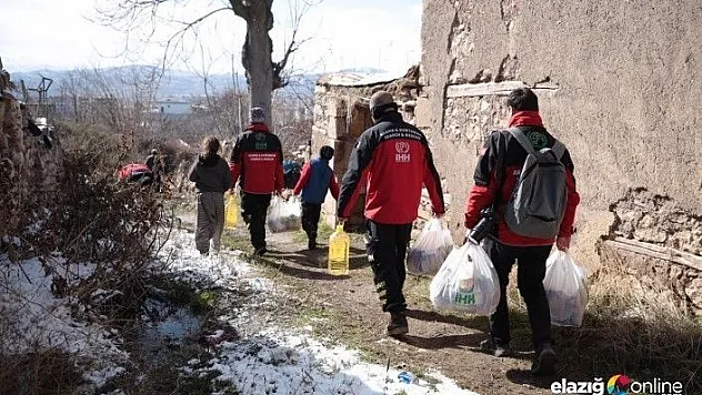 Depremzedelere derneklerin yardımları sürüyor