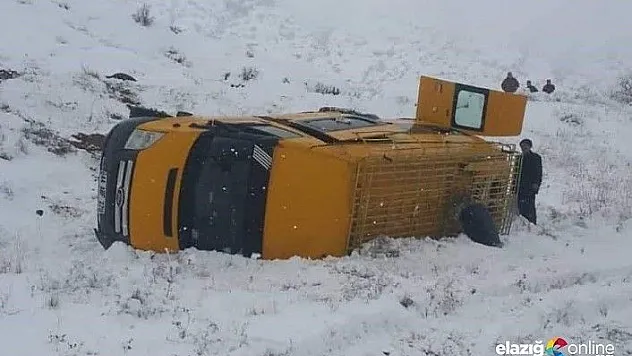 Elazığ'da minibüs devrildi: 8 yaralı