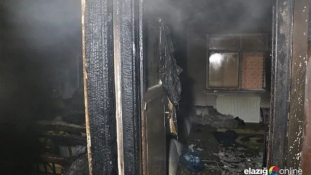 Elazığ'da ev yangını, 5 kişi dumandan etkilendi