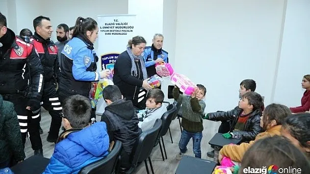 Elazığ polisi, düzenlendiği etkinlikte depremzede çocukları ağırladı