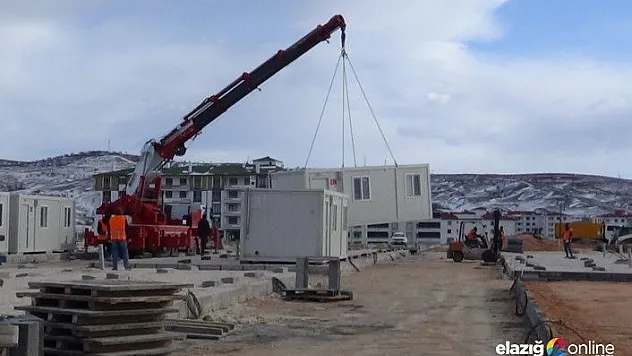 İki bakanın koordinatörlüğünde depremin yaraları sarılıyor