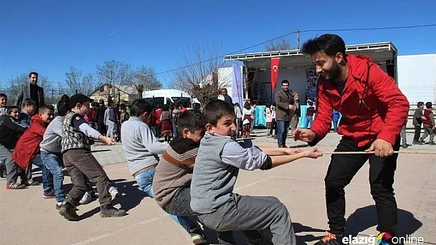 Mobil gençlik merkezlerinden çocuklara özel etkinlik