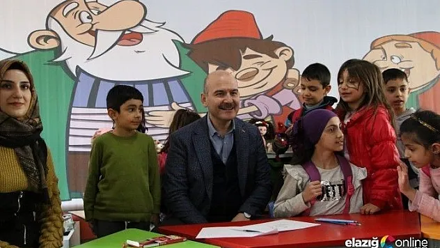 Bakan Soylu, konteyner kentte çocuklarla bir araya geldi