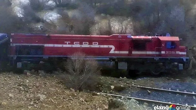 Elazığ'da heyelan nedeniyle 80 yolcunun bulunduğu tren yoldan çıktı