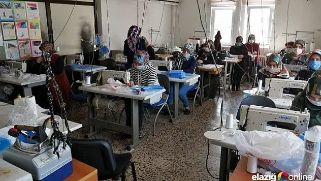 Elazığ'da yüz koruyucu ve maske üretimi başladı