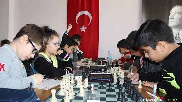 Elazığ'da 330 sporcunun katıldığı satranç turnuvası başladı
