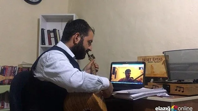 Evde kalıyorlar, koro eğitimini uzaktan alıyorlar