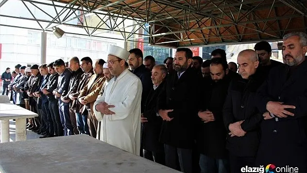 İdlib şehitleri için Elazığ'da gıyabi namaz kılındı