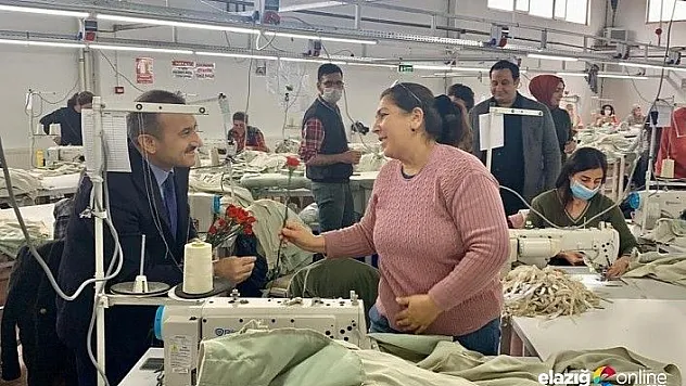 Tunceli'de tekstilde çalışan kadınlara Vali Sonel'den jest