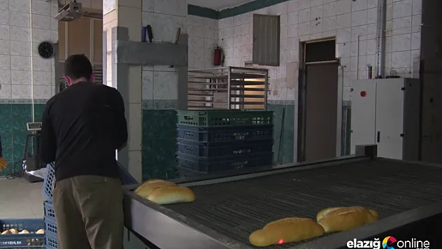 Yaşlılar İçin Ekmekler Ücretsiz Pişirilip, Dağıtılıyor