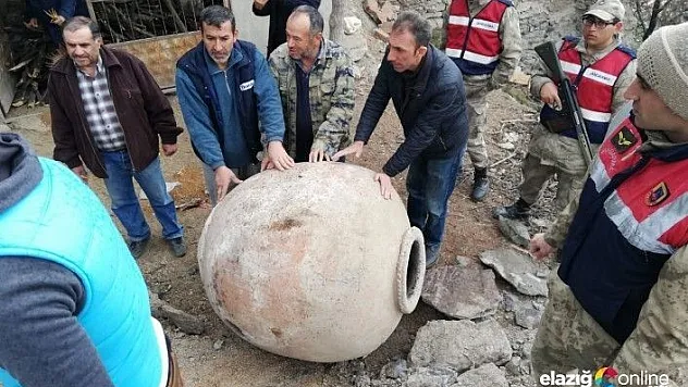 Yıkılacak evden 700 yıllık &quotTahıl Küpleri&quot çıktı