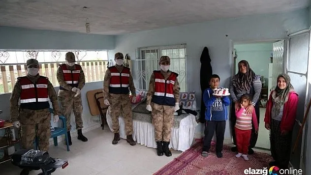 156'yı aradı, annesi için doğum günü sürprizi yaptı