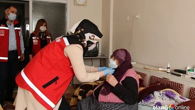 24 yıldır yalnız yaşayan İfakat nineye vefalı ziyaret