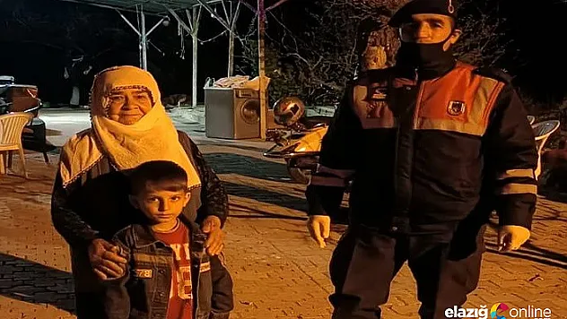 5 yaşındaki Yusuf &quotBen devletime bağış yapacağım&quot dedi, 10 TL'sini verdi