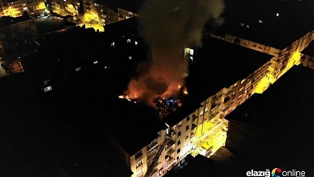 Büyüyen yangın, bitişikteki 2 binanın çatısına da sıçradı