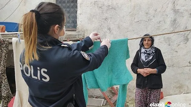 Çemişgezekli Menşure Nine, Çamaşırlarını Asan Polise Pekmez Hediye Etti