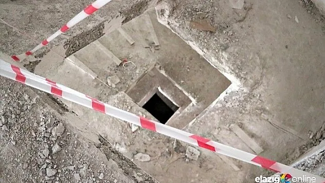 Daire bakmak için girdiği inşaatın merdiven boşluğuna düştü