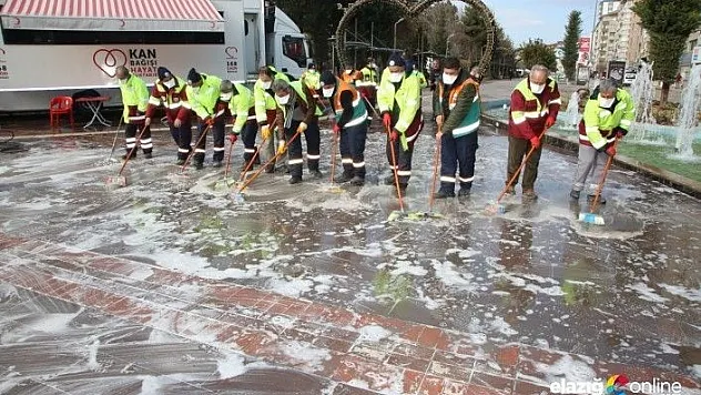 Kent merkezindeki dezenfekte çalışmaları aralıksız sürüyor