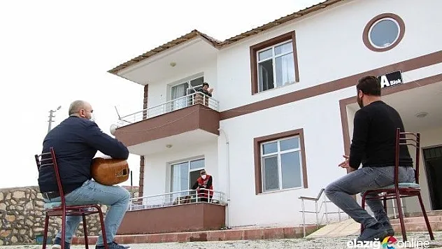 En yaşlı nüfusa sahip ilçede, yaşlılara sazlı sözlü konser