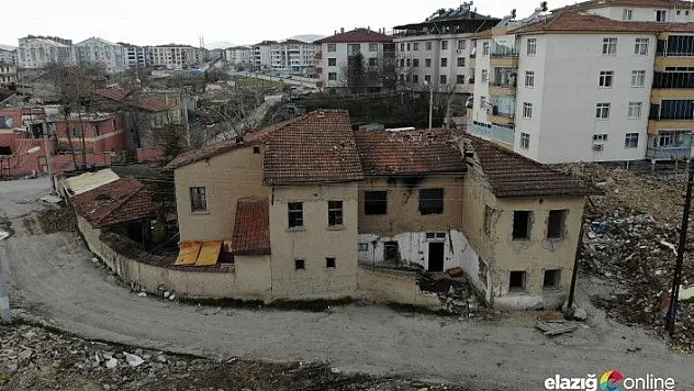 Kerpiç konakta 90 yıllık tahıl ambarları ortaya çıktı