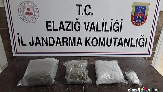 Otomobilin kapısından uyuşturucu çıktı