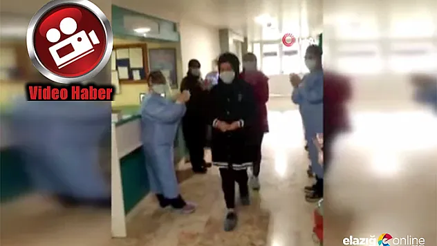 Tedavi olan hastalar sağlık çalışanlarının alkışlarıyla taburcu edildi