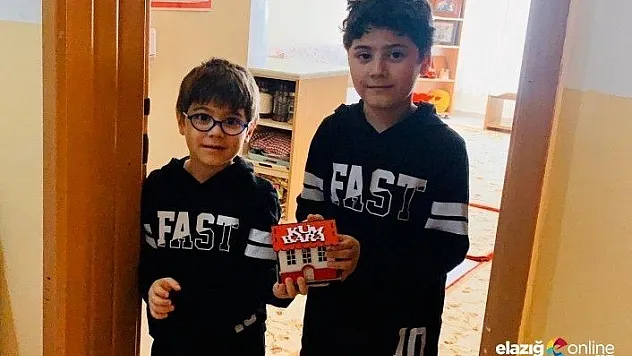 Tunceli'de iki kardeş kumbaralarındaki 211 TL'yi bağışladı