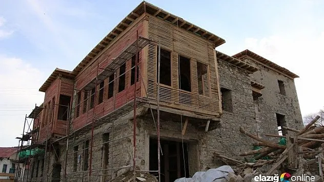 125 yıllık 12 odalı 2 salonlu konakta restorasyon başladı