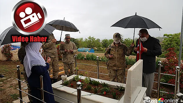 Annenin birlikte kabir ziyareti isteğini anında yerine getirdiler