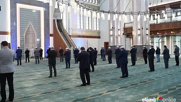 Camilerde Cuma Namazı Kılınmaya Başlayacağı Tarih Belli Oldu