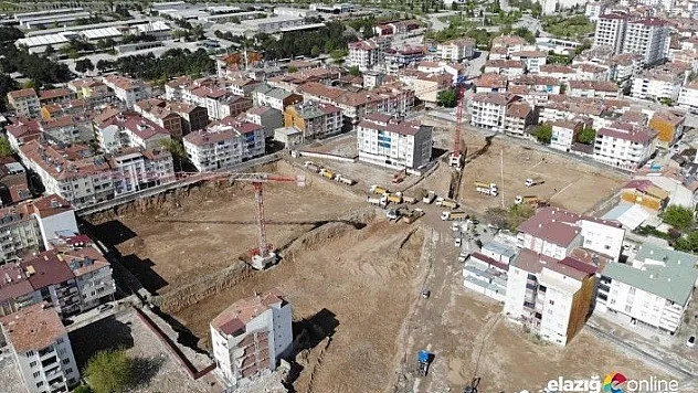 Depremde 2 bin 270 evin yıkıldığı mahallede ilk temel