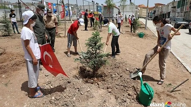 Depremzede gençler ve çocuklar 1919 fidanı toprakla buluşturdu