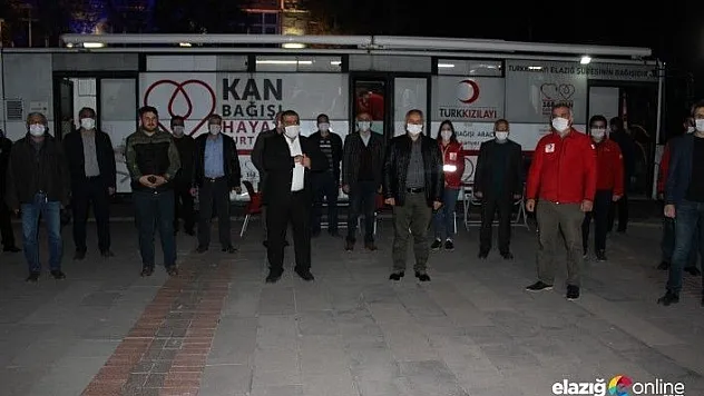 Eğitimcilerden 'İyilik Kanımızda Var' sloganıyla kan bağışı