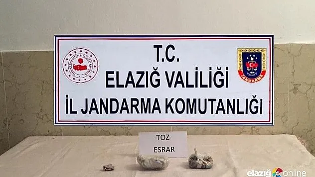 Elazığ'da şüphelinin aracından yarım kilo toz esrar çıktı