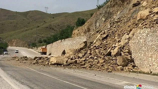 Elazığ-Keban yolunda heyelan meydana geldi