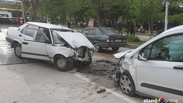 Elazığ'da trafik kazası: 1'i ağır 3 yaralı
