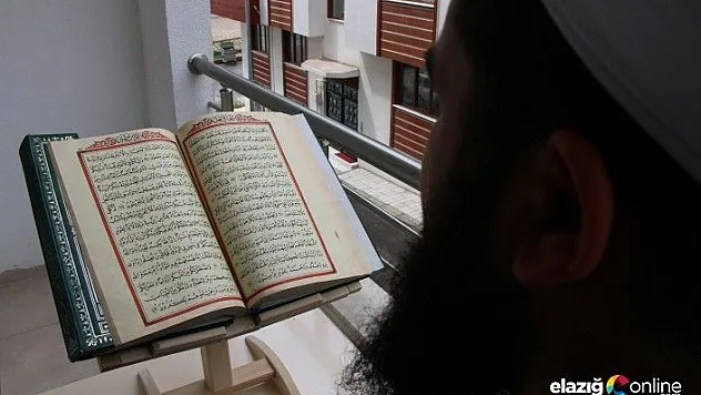 Korona nedeniyle balkonlarda mukabele geleneği sürdürülüyor