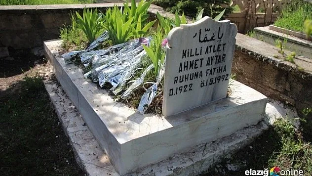 Milli Atletimiz Ahmet Aytar kabri başında anıldı