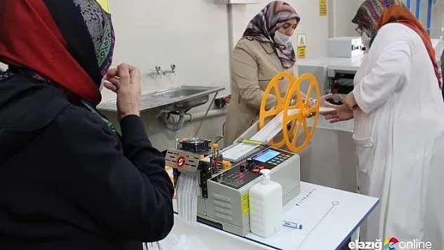 Öğretmen ve öğrenciler Korona virüse karşı üretime geçti