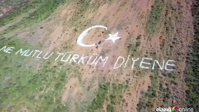 Terörden temizlenen dağlara Mehmetçik'ten devasa &quotAy yıldız&quot