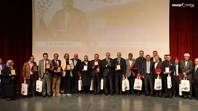 '25. Uluslararası Hazar Şiir Akşamları' Şiir Gecesi programı ile sona erdi