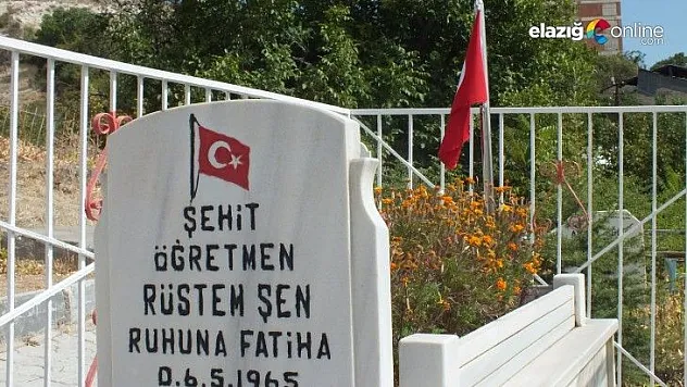 26 yıl önce şehit edilen Elazığlı öğretmen kabri başında anıldı