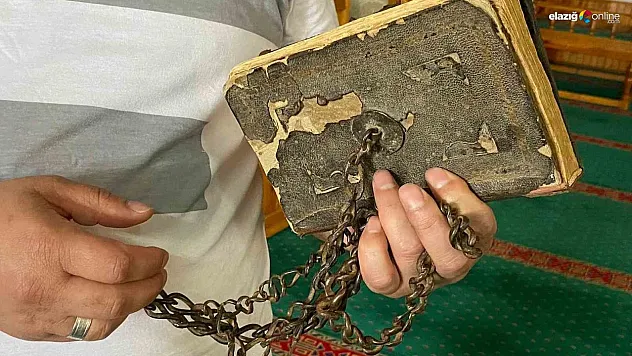 Elazığ'da Kur'an-ı Kerim'deki zinciri görenler şaşırıyor