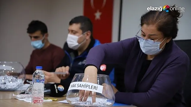 341 depremzede daha çekilen kurayla evlerine kavuştu