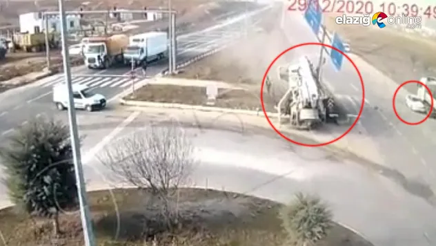 4 kişinin yaralandığı feci kaza saniye saniye kameraya yansıdı