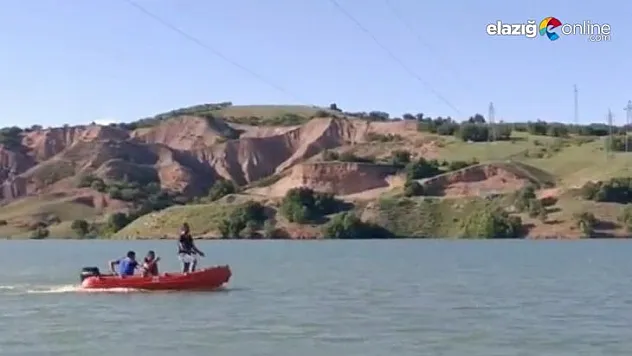 Adada mahsur kalan genci ekipler kurtardı