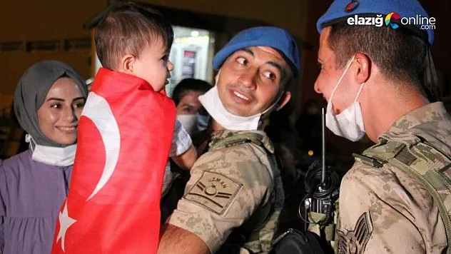 Elazığ'dan giden Afrin kahramanları yurda döndü