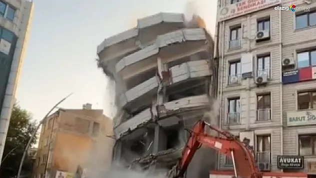 Depremin yapamadığını yıkım ekibi yaptı!