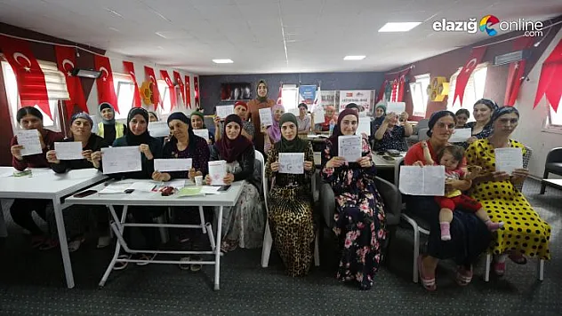 Ahıska Türkü kadınlar ana dillerini Türkiye'de öğrenme imkanı buldu